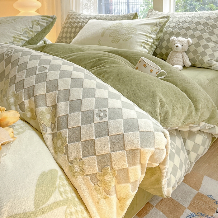 91家纺网 家纺一手货源 找家纺 雅居纺家纺 2025新款立体雕花牛奶绒四件套-幸运花系列 幸运花-绿