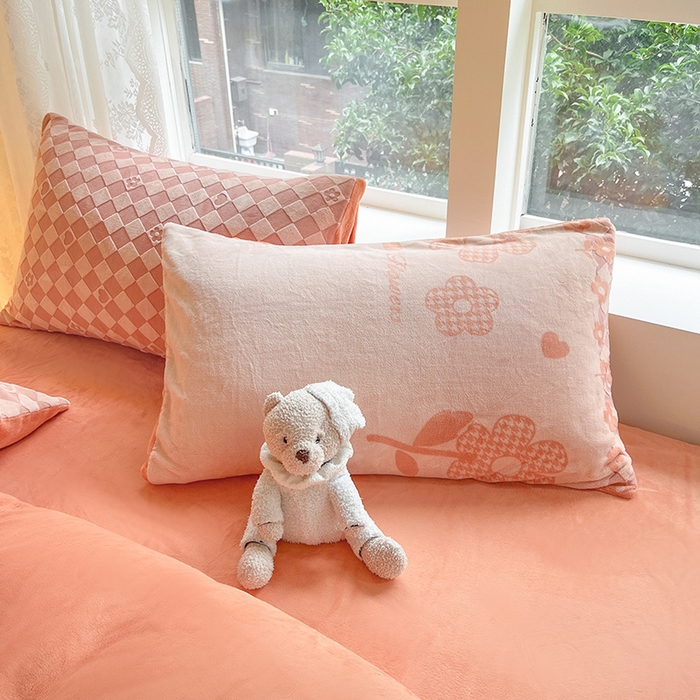 91家纺网 家纺一手货源 找家纺 雅居纺家纺 2025新款立体雕花牛奶绒四件套-幸运花系列 幸运花-桔