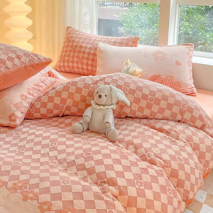 91家纺网 家纺一手货源 找家纺 雅居纺家纺 2025新款立体雕花牛奶绒四件套-幸运花系列 幸运花-桔