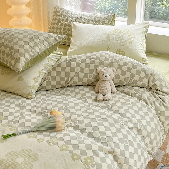 91家纺网 家纺一手货源 找家纺 雅居纺家纺 2025新款立体雕花牛奶绒四件套-幸运花系列 幸运花-绿