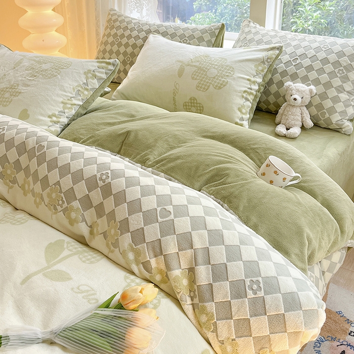 91家纺网 家纺一手货源 找家纺 雅居纺家纺 2025新款立体雕花牛奶绒四件套-幸运花系列 幸运花-绿