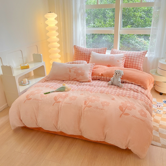 91家纺网 家纺一手货源 找家纺 雅居纺家纺 2025新款立体雕花牛奶绒四件套-幸运花系列 幸运花-桔