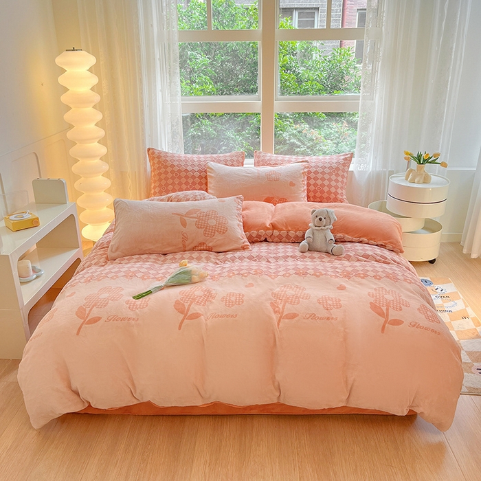 91家纺网 家纺一手货源 找家纺 雅居纺家纺 2025新款立体雕花牛奶绒四件套-幸运花系列 幸运花-桔