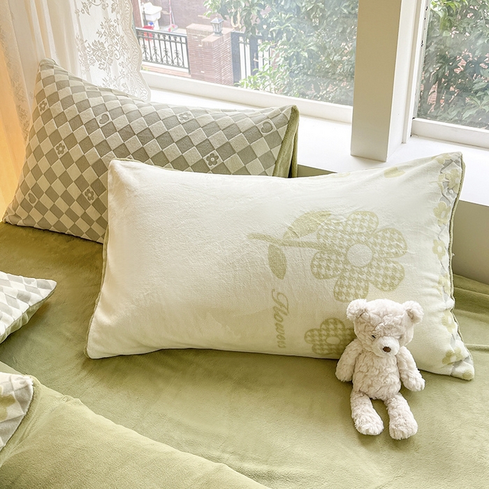 91家纺网 家纺一手货源 找家纺 雅居纺家纺 2025新款立体雕花牛奶绒四件套-幸运花系列 幸运花-绿