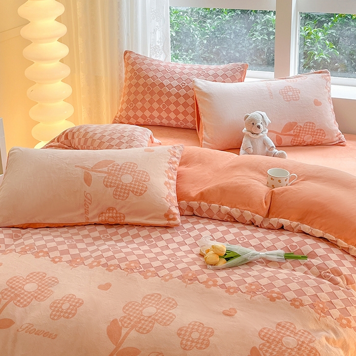 91家纺网 家纺一手货源 找家纺 雅居纺家纺 2025新款立体雕花牛奶绒四件套-幸运花系列 幸运花-桔