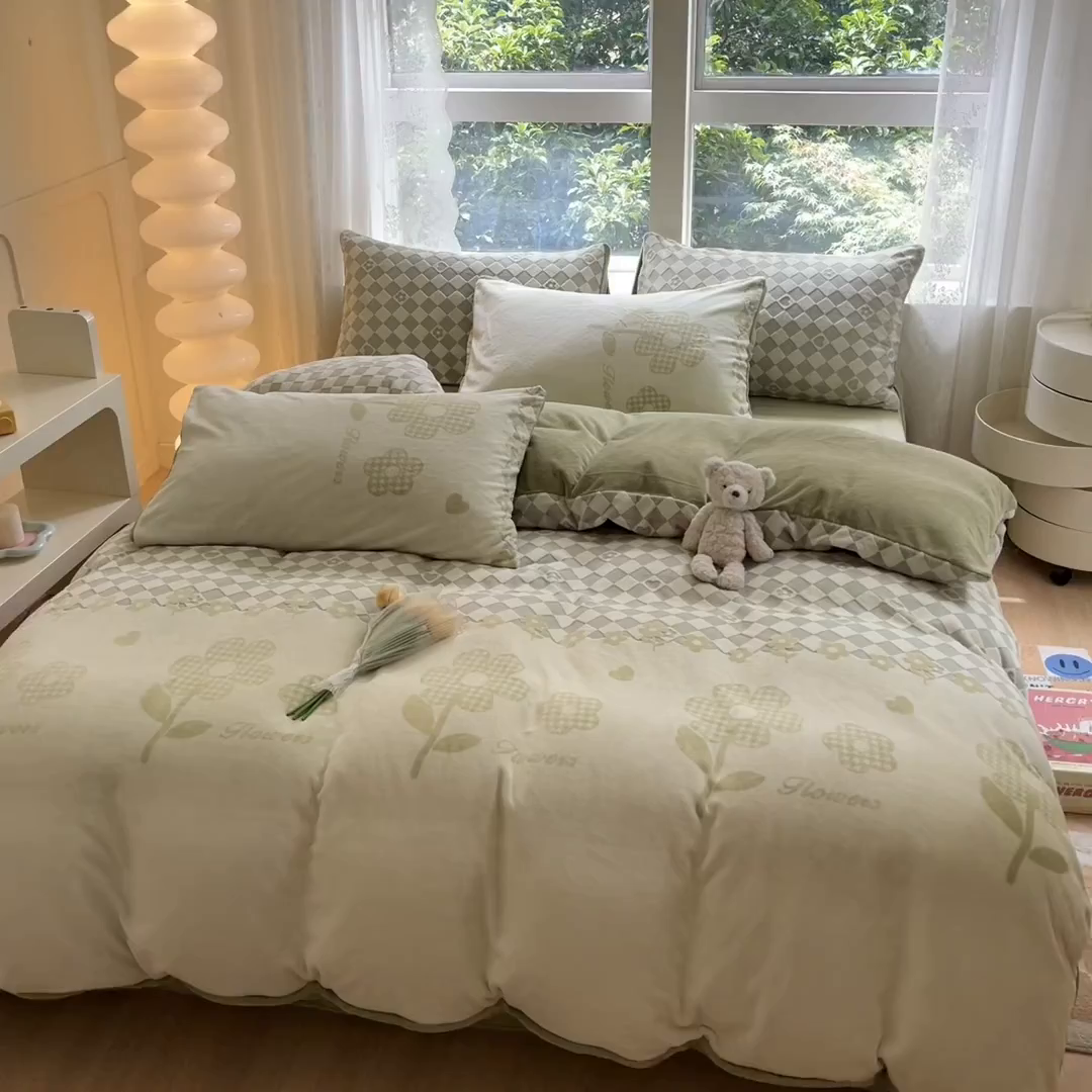 91家纺网 家纺一手货源 找家纺 雅居纺家纺 2025新款立体雕花牛奶绒四件套-幸运花系列 幸运花-绿