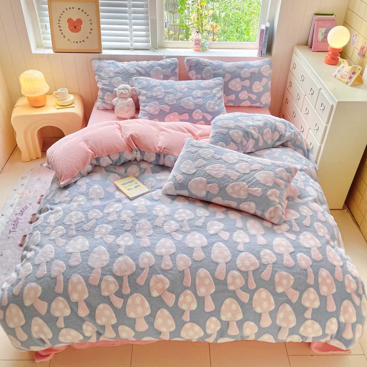 91家纺网 家纺一手货源 找家纺 雅居纺家纺 2025新款立体雕花兔绒牛奶绒四件套 小蘑菇-蓝粉