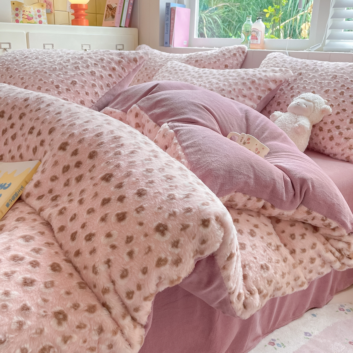 91家纺网 家纺一手货源 找家纺 雅居纺家纺 2025新款立体雕花兔绒牛奶绒四件套 豹纹-豆沙