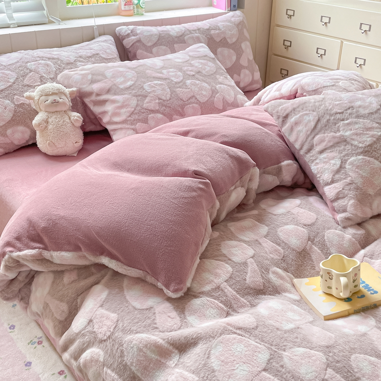 91家纺网 家纺一手货源 找家纺 （总）雅居纺家纺 2025新款立体雕花兔绒牛奶绒四件套