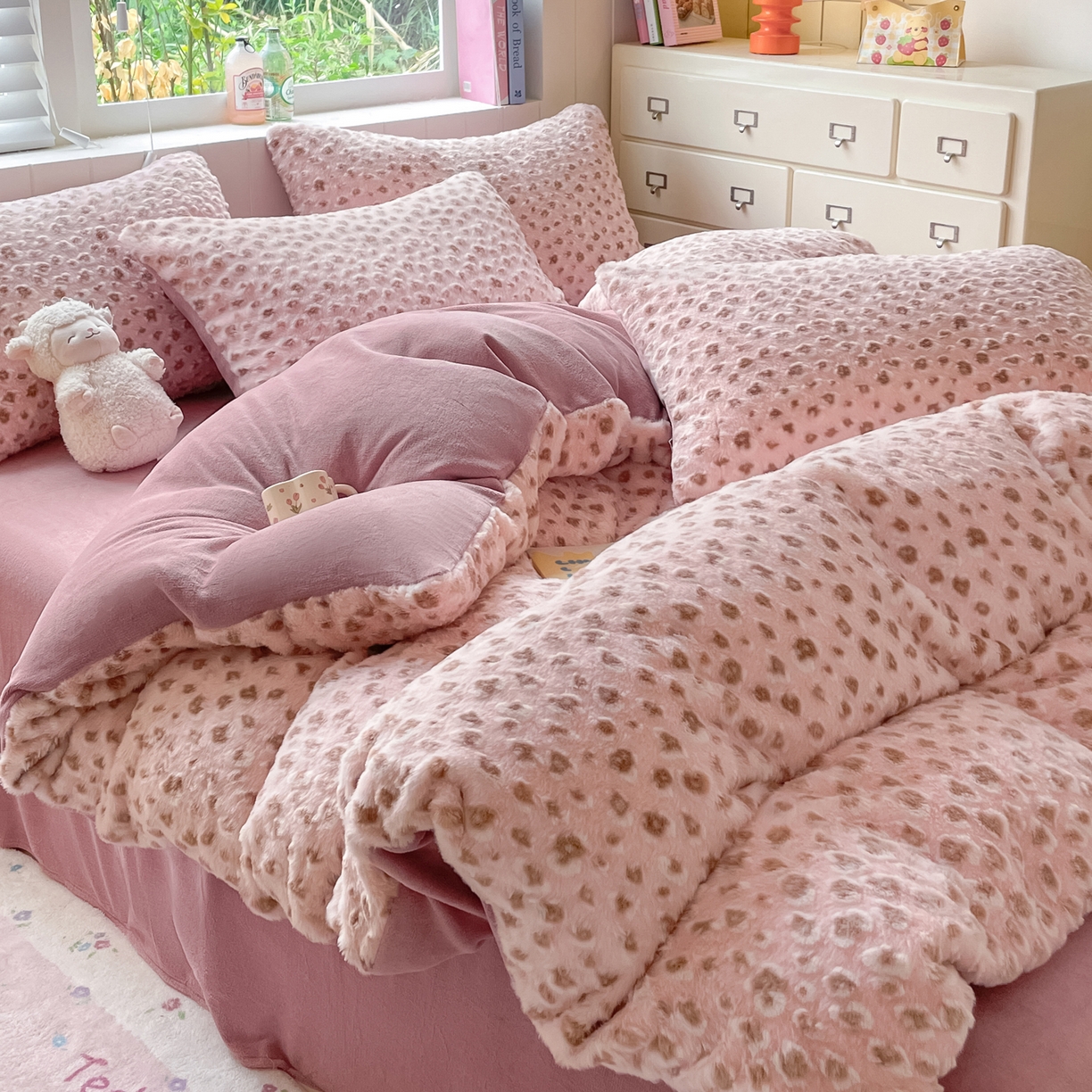 91家纺网 家纺一手货源 找家纺 （总）雅居纺家纺 2025新款立体雕花兔绒牛奶绒四件套