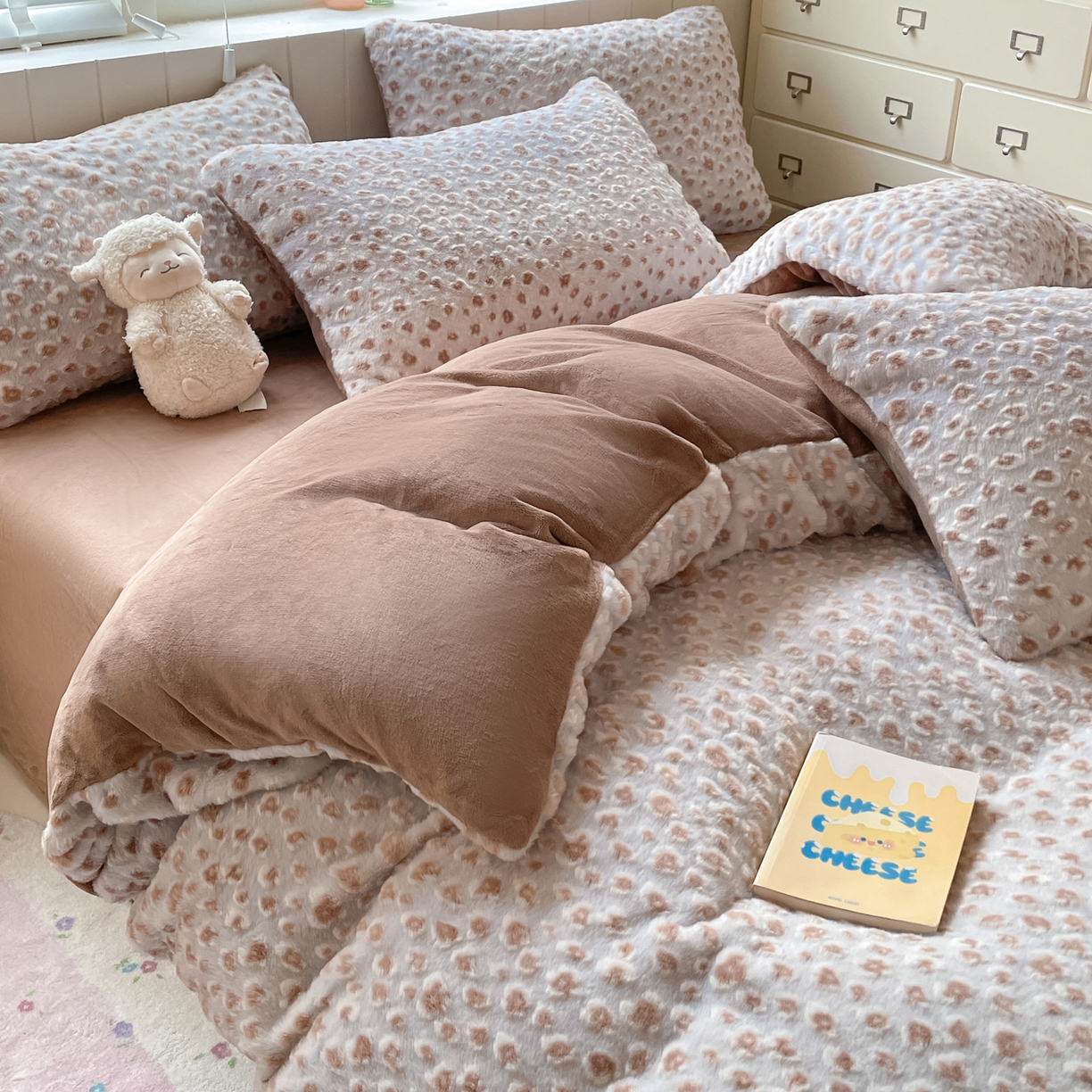 91家纺网 家纺一手货源 找家纺 （总）雅居纺家纺 2025新款立体雕花兔绒牛奶绒四件套