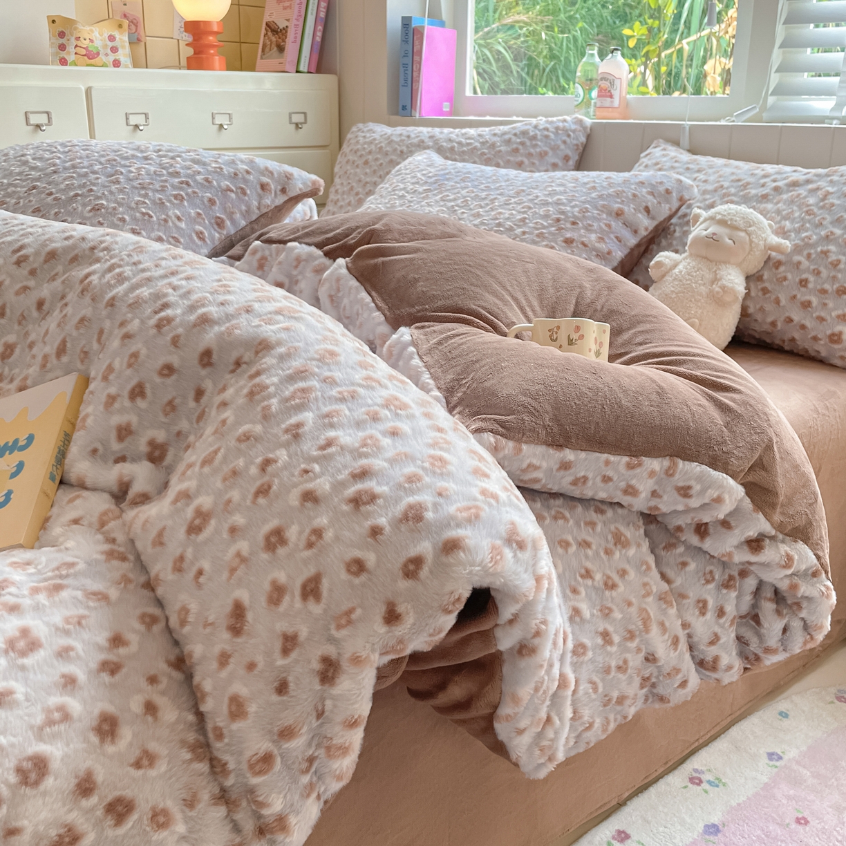 91家纺网 家纺一手货源 找家纺 雅居纺家纺 2025新款立体雕花兔绒牛奶绒四件套 豹纹-咖啡