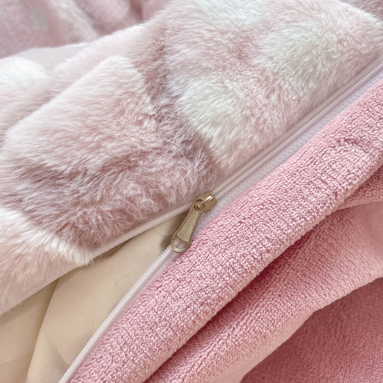 91家纺网 家纺一手货源 找家纺 雅居纺家纺 2025新款立体雕花兔绒牛奶绒四件套 小蘑菇-豆沙