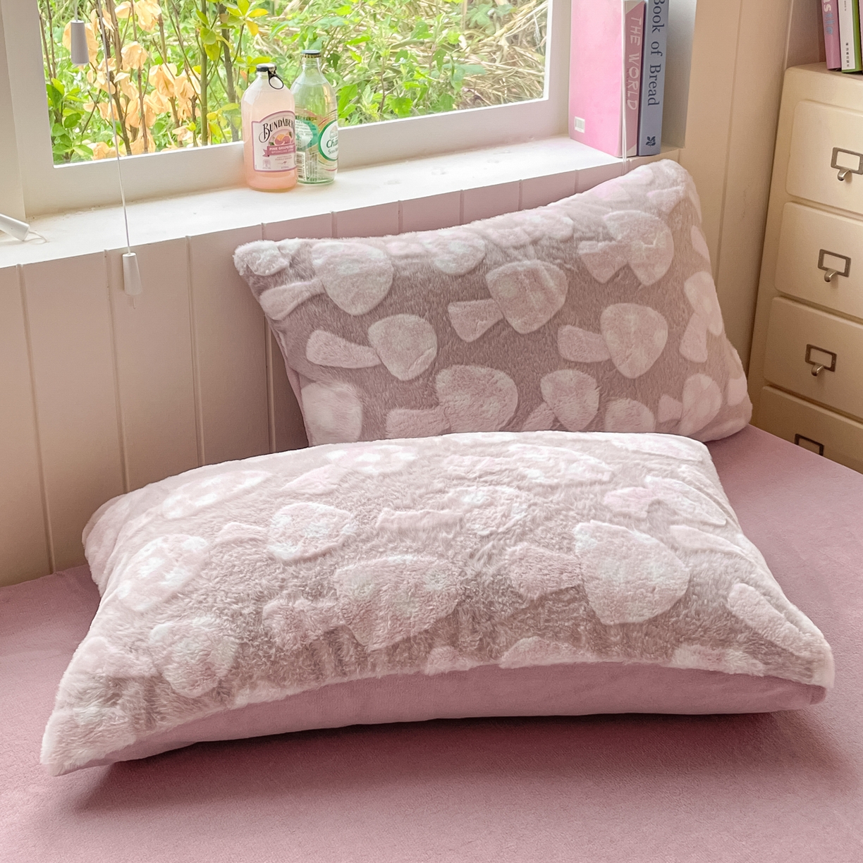 91家纺网 家纺一手货源 找家纺 雅居纺家纺 2025新款立体雕花兔绒牛奶绒四件套 小蘑菇-豆沙