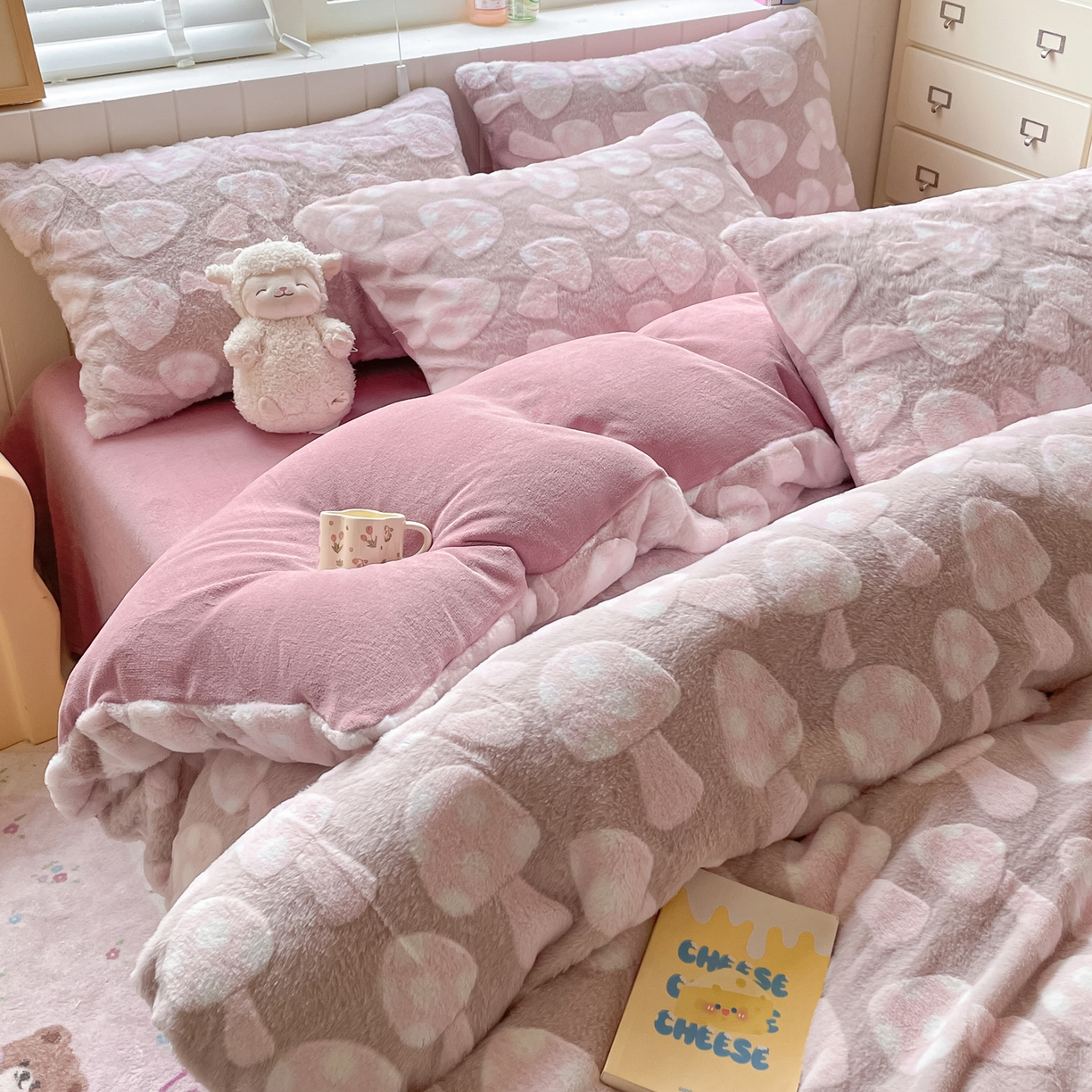 91家纺网 家纺一手货源 找家纺 雅居纺家纺 2025新款立体雕花兔绒牛奶绒四件套 小蘑菇-豆沙