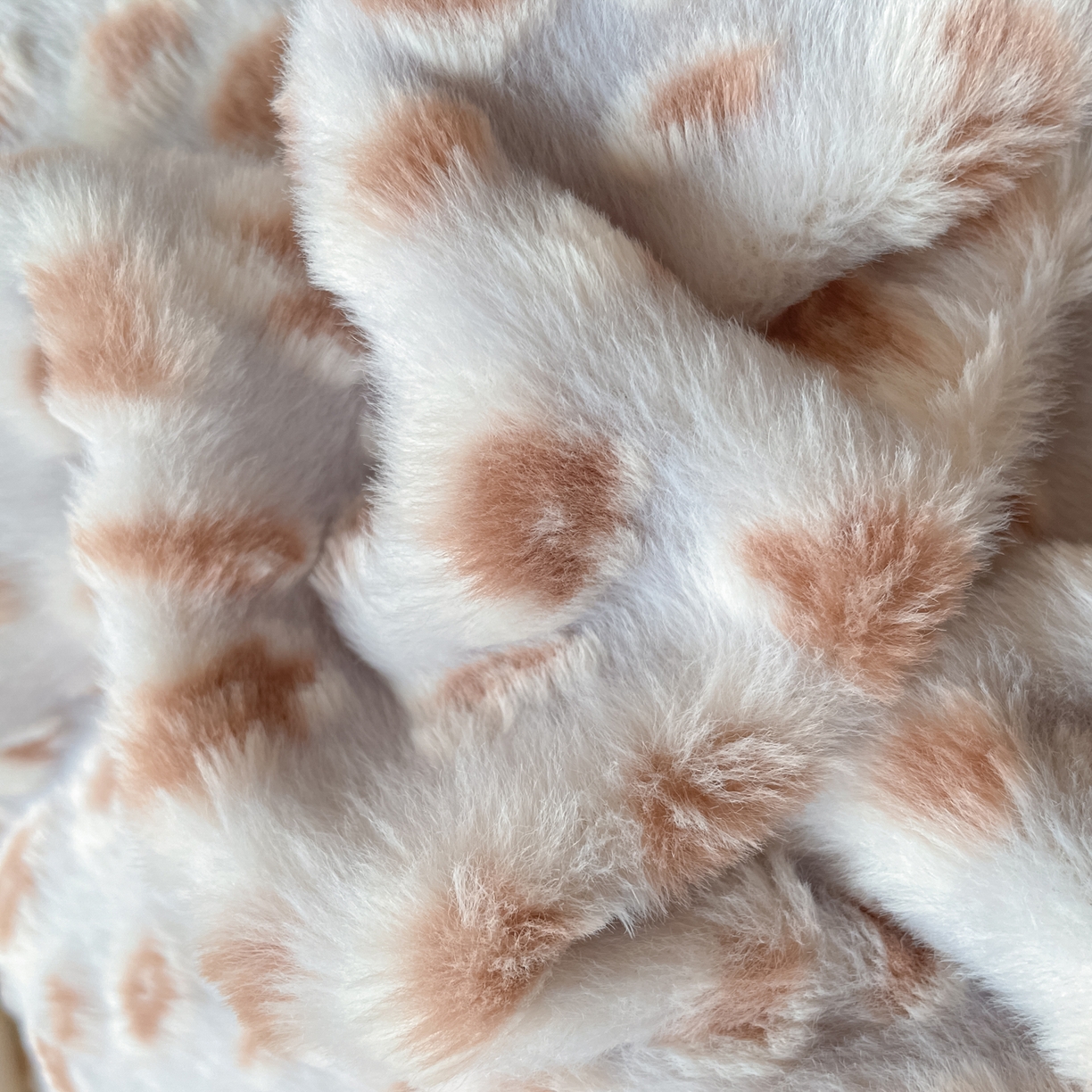 91家纺网 家纺一手货源 找家纺 雅居纺家纺 2025新款立体雕花兔绒牛奶绒四件套 豹纹-咖啡