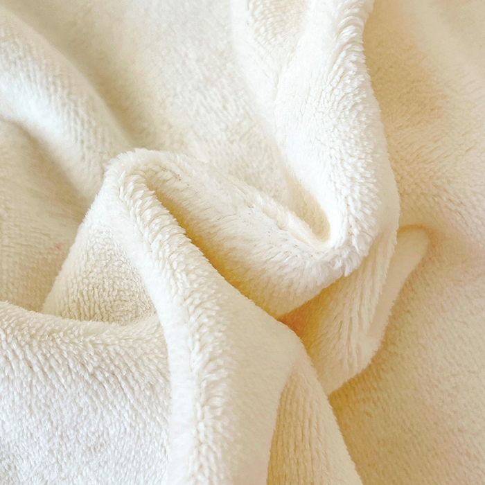 91家纺网 家纺一手货源 找家纺 富馨莱 2025新款牛奶绒纯色双拼被套 双拼奶昔白+糯紫