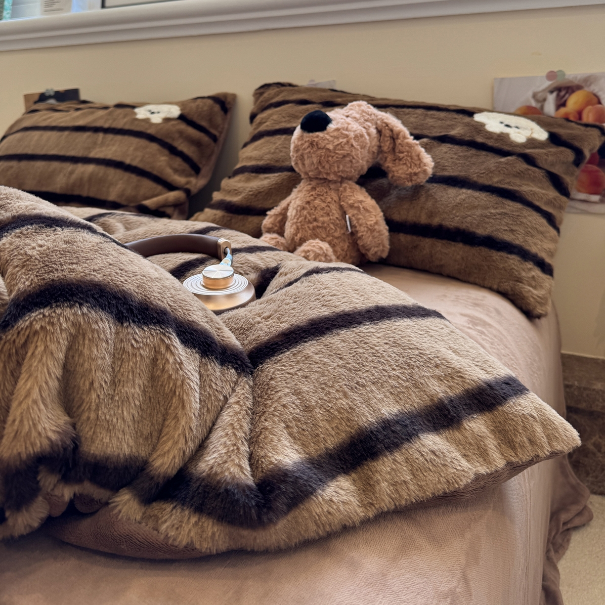 91家纺网 家纺一手货源 找家纺 雅居纺家纺 2025新款兔绒毛牛奶绒毛巾绣四件套 兔绒-面包小狗