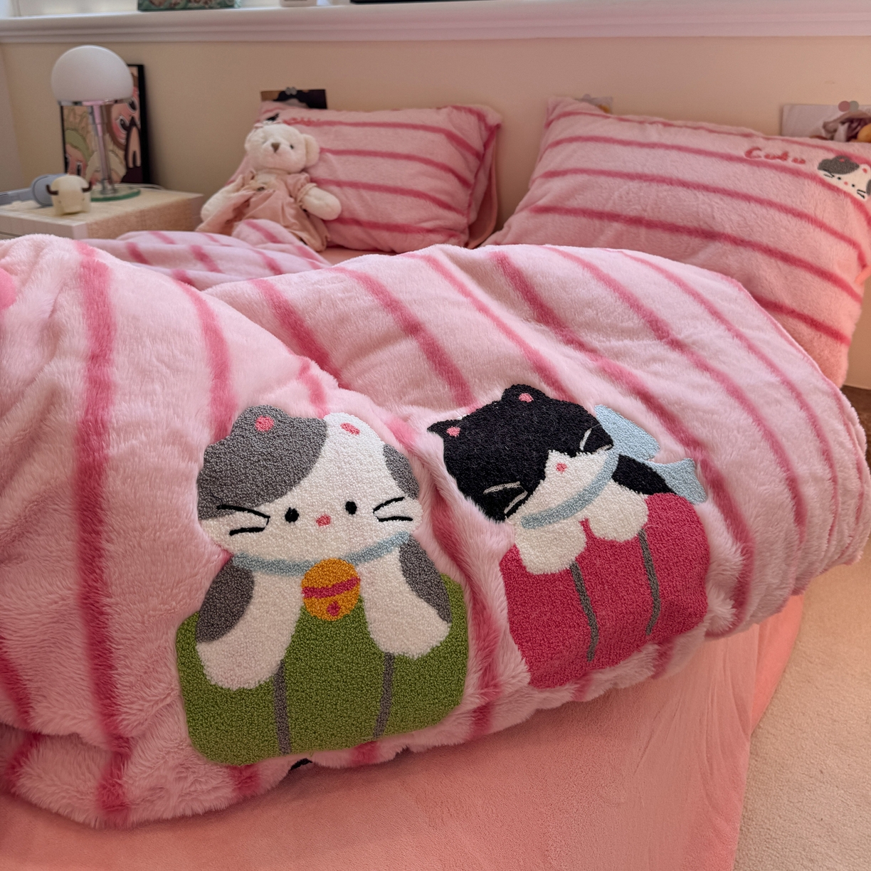 91家纺网 家纺一手货源 找家纺 （总）雅居纺家纺 2025新款兔绒毛牛奶绒毛巾绣四件套