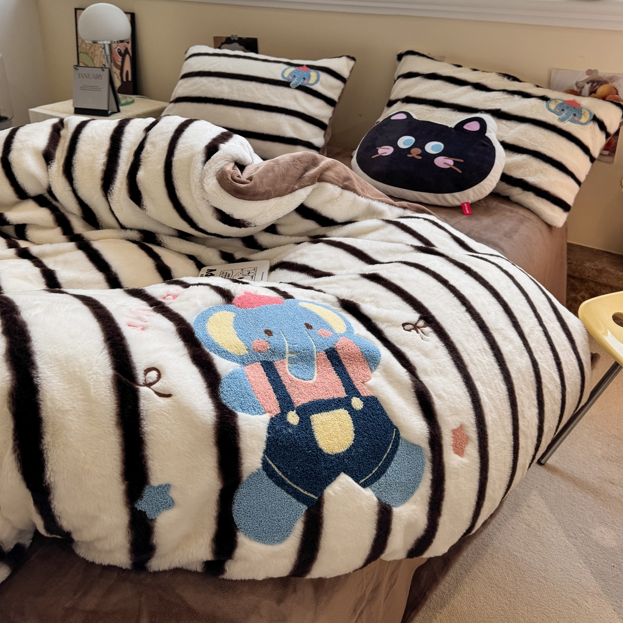 91家纺网 家纺一手货源 找家纺 雅居纺家纺 2025新款兔绒毛牛奶绒毛巾绣四件套 兔绒-晚安小象