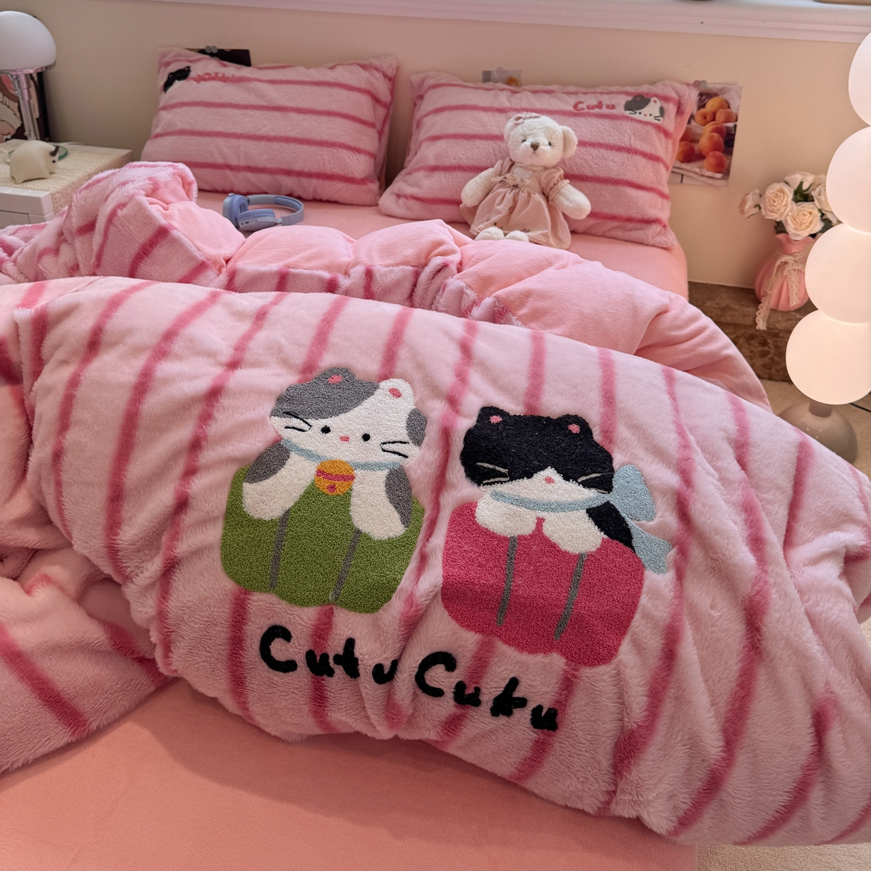 91家纺网 家纺一手货源 找家纺 （总）雅居纺家纺 2025新款兔绒毛牛奶绒毛巾绣四件套