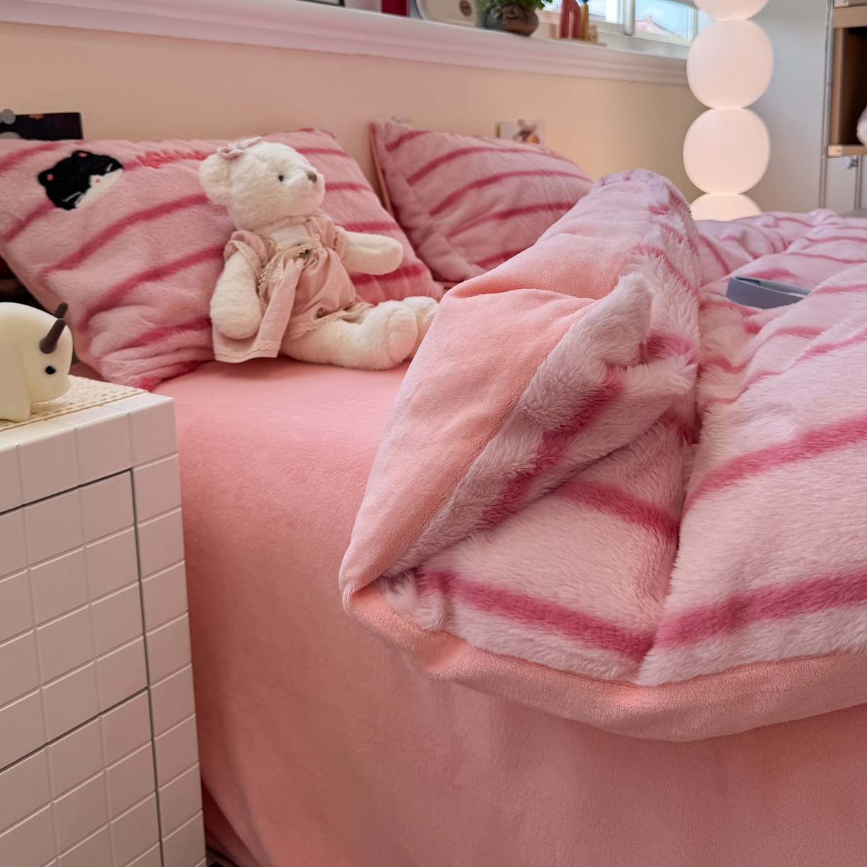 91家纺网 家纺一手货源 找家纺 （总）雅居纺家纺 2025新款兔绒毛牛奶绒毛巾绣四件套