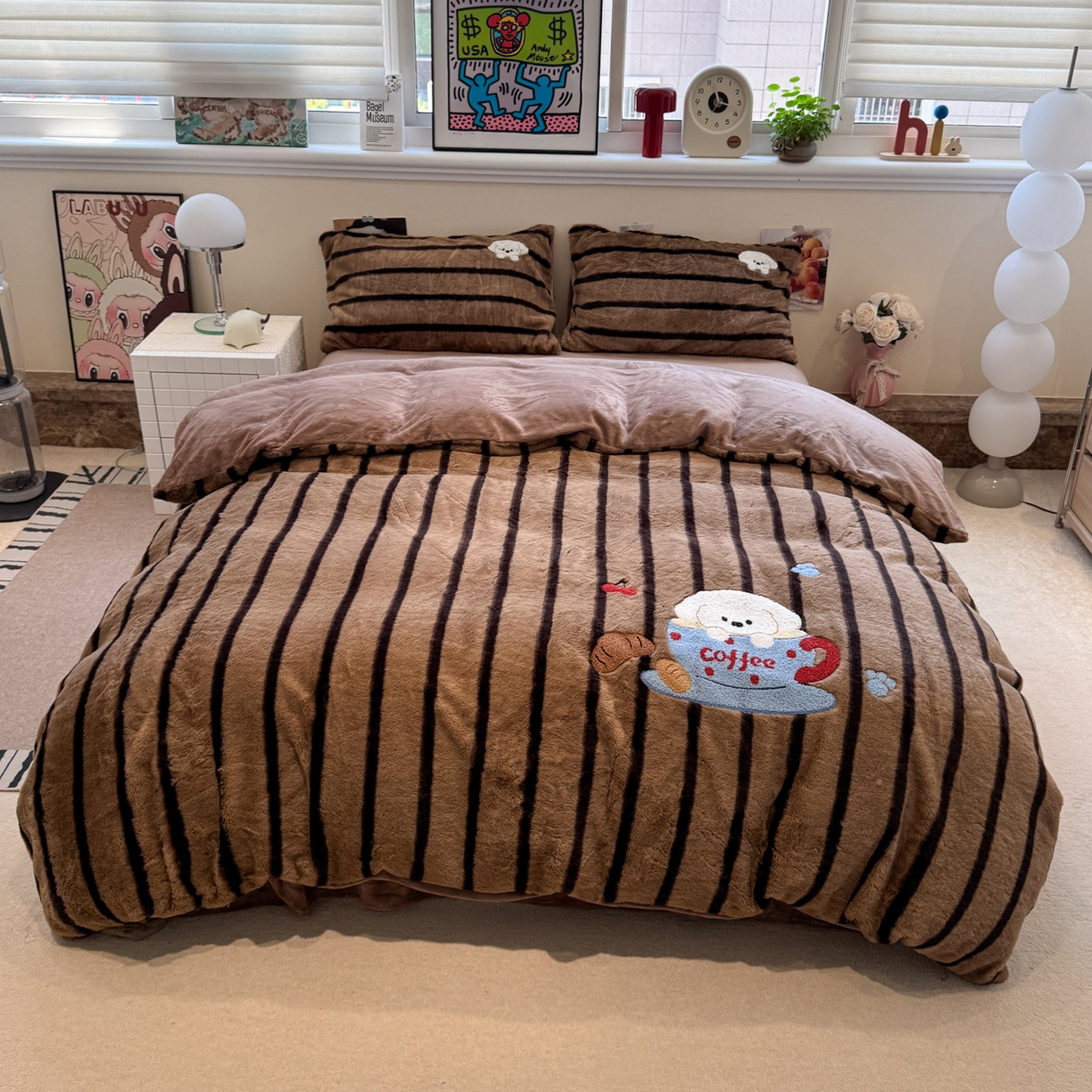 91家纺网 家纺一手货源 找家纺 雅居纺家纺 2025新款兔绒毛牛奶绒毛巾绣四件套 兔绒-面包小狗