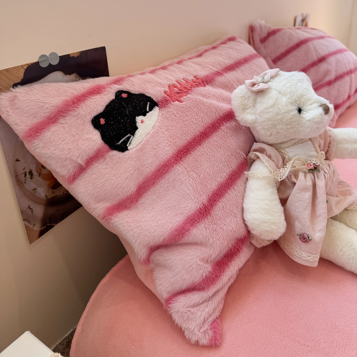 91家纺网 家纺一手货源 找家纺 （总）雅居纺家纺 2025新款兔绒毛牛奶绒毛巾绣四件套