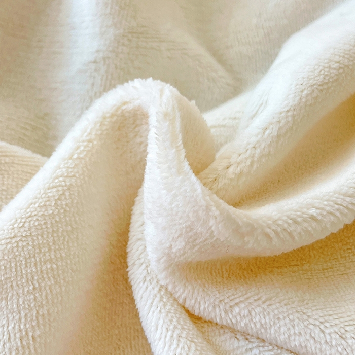 91家纺网 家纺一手货源 找家纺 富馨莱 2025新款牛奶绒纯色双拼被套 双拼奶昔白+玉