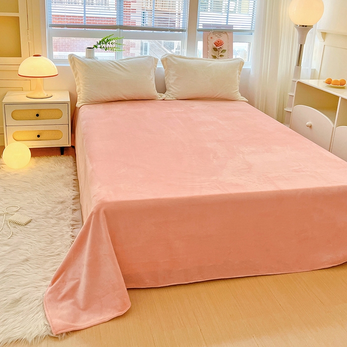 91家纺网 家纺一手货源 找家纺 富馨莱 2025新款牛奶绒纯色双拼被套 双拼奶昔白+玉