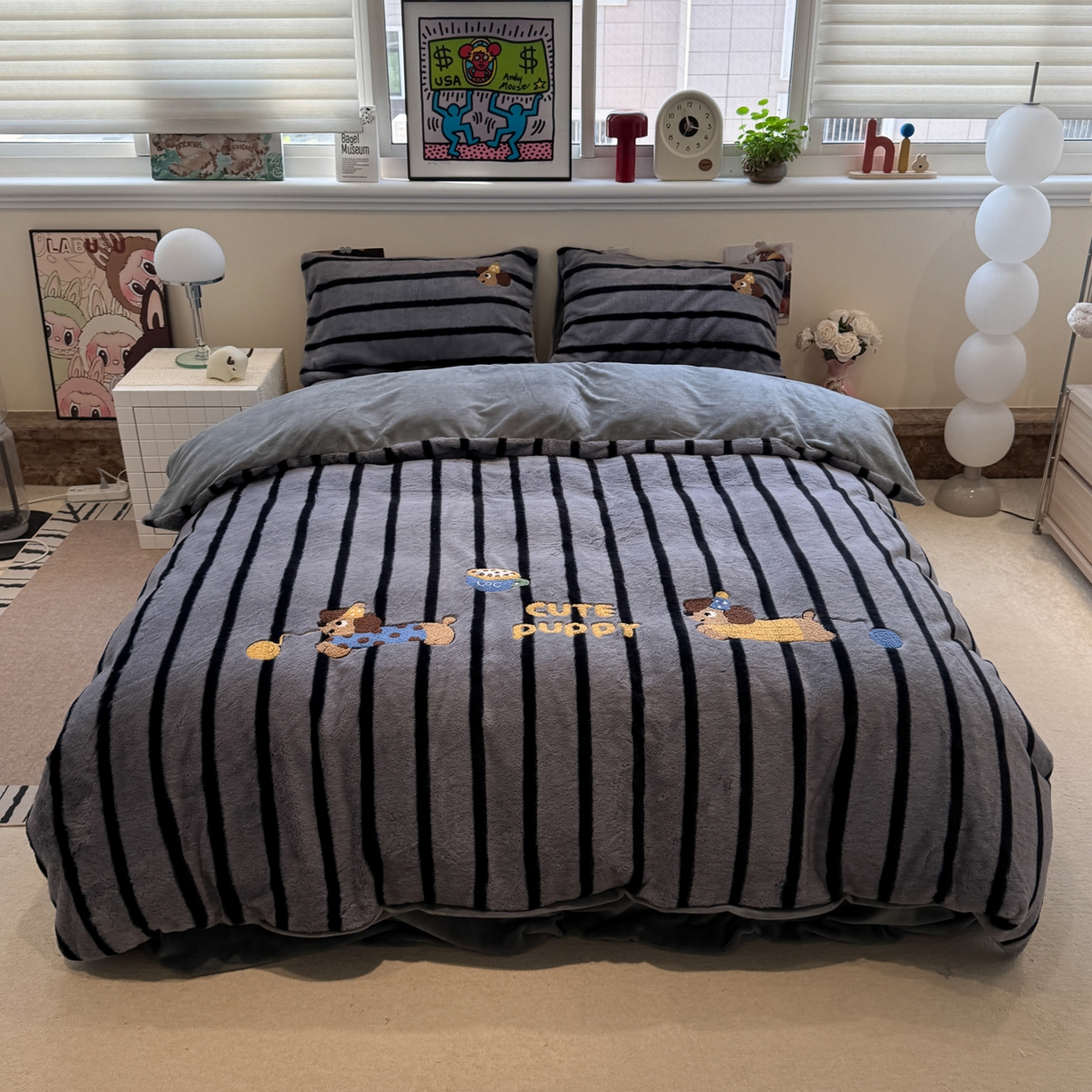 91家纺网 家纺一手货源 找家纺 雅居纺家纺 2025新款兔绒毛牛奶绒毛巾绣四件套 兔绒-毛球腊肠狗