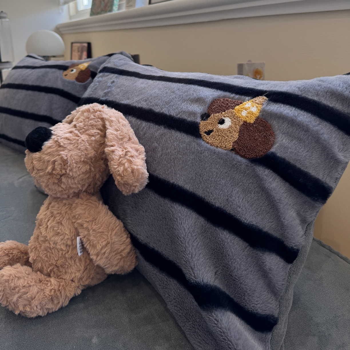 91家纺网 家纺一手货源 找家纺 雅居纺家纺 2025新款兔绒毛牛奶绒毛巾绣四件套 兔绒-毛球腊肠狗