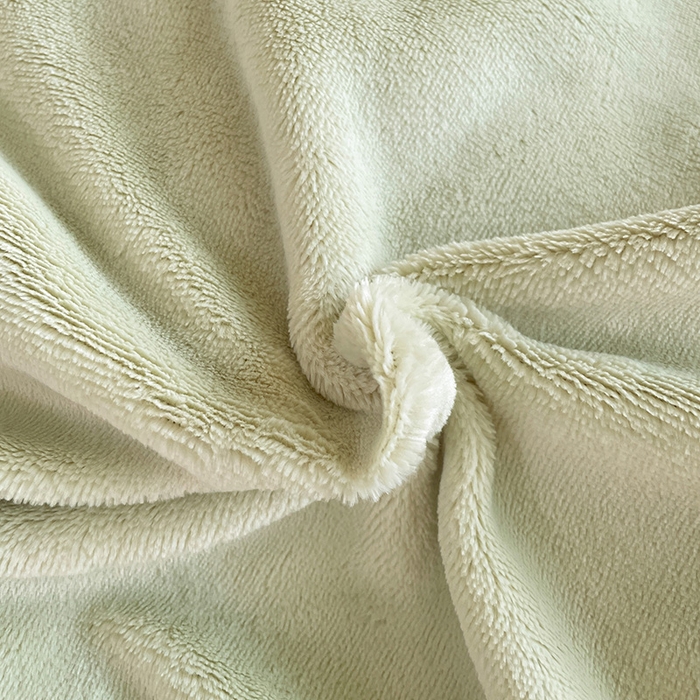 91家纺网 家纺一手货源 找家纺 富馨莱 2025新款牛奶绒纯色双拼被套 双拼奶油绿+焦糖色