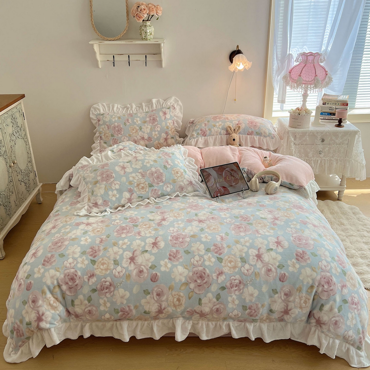 91家纺网 家纺一手货源 找家纺 （总）六巷胡同 2025新款韩式博主风花边款小碎花A类牛奶绒四件套