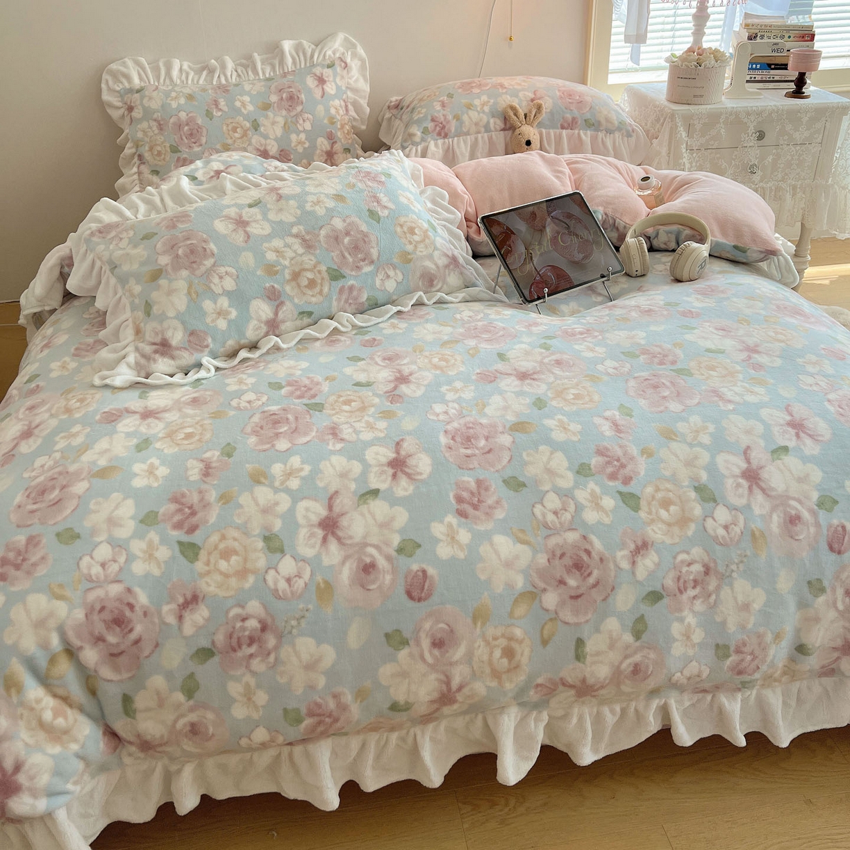 91家纺网 家纺一手货源 找家纺 （总）六巷胡同 2025新款韩式博主风花边款小碎花A类牛奶绒四件套