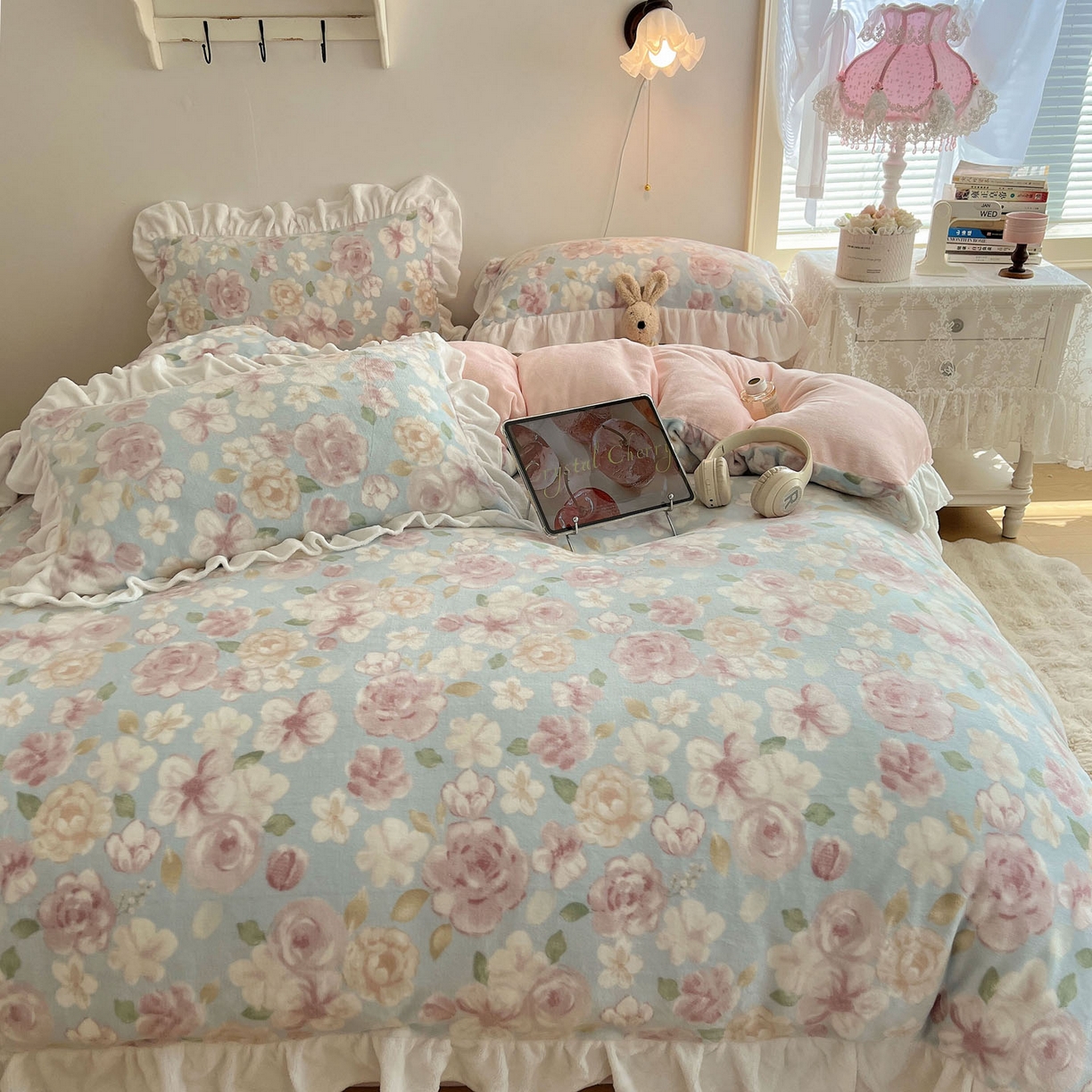 91家纺网 家纺一手货源 找家纺 （总）六巷胡同 2025新款韩式博主风花边款小碎花A类牛奶绒四件套