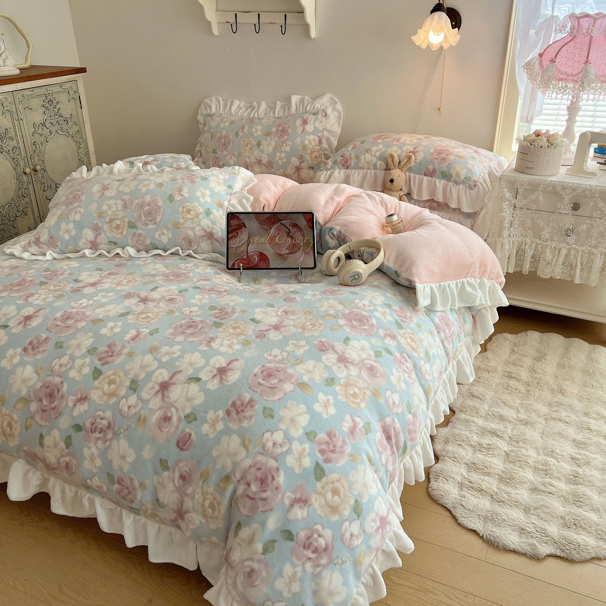 91家纺网 家纺一手货源 找家纺 （总）六巷胡同 2025新款韩式博主风花边款小碎花A类牛奶绒四件套