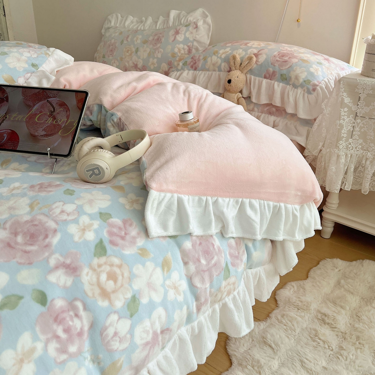 91家纺网 家纺一手货源 找家纺 （总）六巷胡同 2025新款韩式博主风花边款小碎花A类牛奶绒四件套