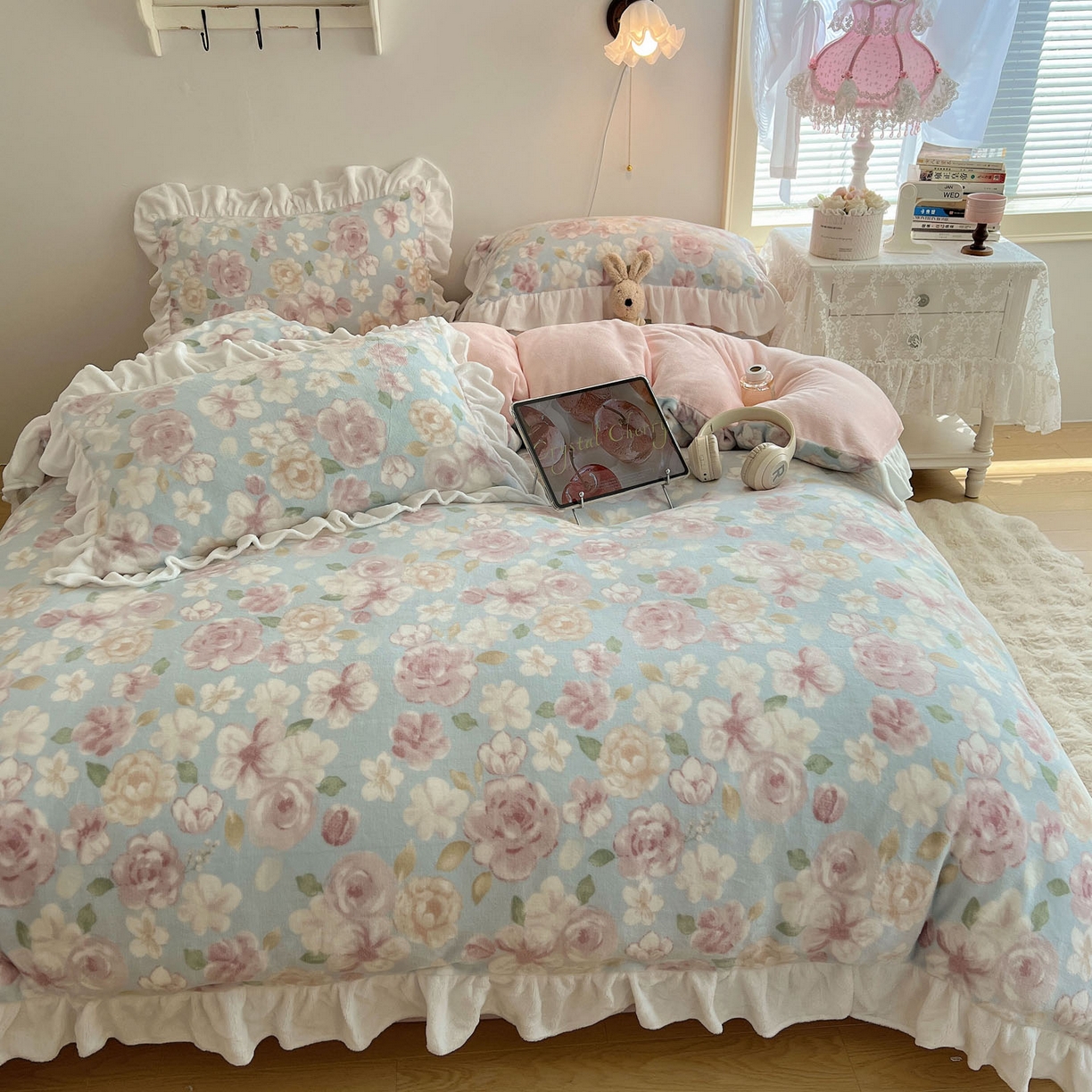 91家纺网 家纺一手货源 找家纺 （总）六巷胡同 2025新款韩式博主风花边款小碎花A类牛奶绒四件套