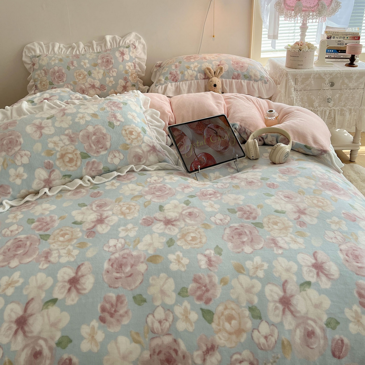 91家纺网 家纺一手货源 找家纺 （总）六巷胡同 2025新款韩式博主风花边款小碎花A类牛奶绒四件套