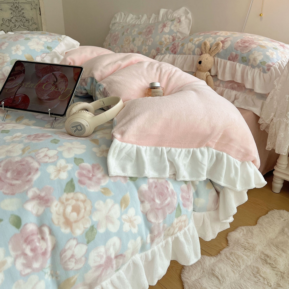 91家纺网 家纺一手货源 找家纺 （总）六巷胡同 2025新款韩式博主风花边款小碎花A类牛奶绒四件套