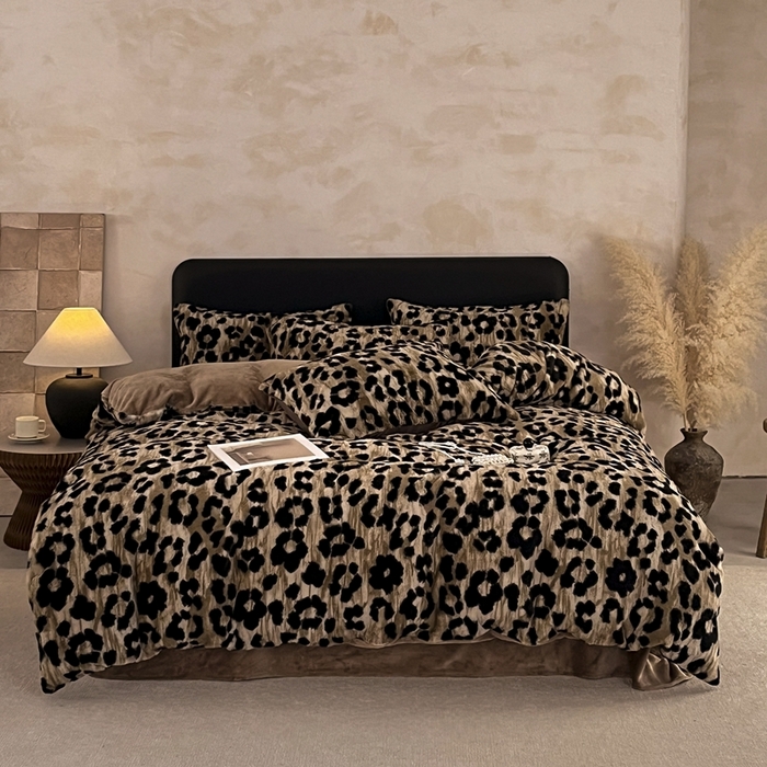 91家纺网 家纺一手货源 找家纺 铠畅家纺 2025新款美拉德风格兔毛绒床单四件套 美拉德-豹紋咖