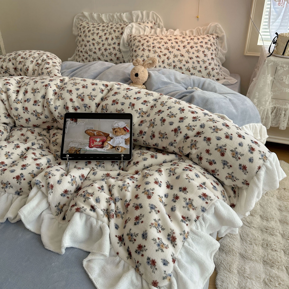 91家纺网 家纺一手货源 找家纺 （总）六巷胡同 2025新款韩式博主风花边款小碎花A类牛奶绒四件套