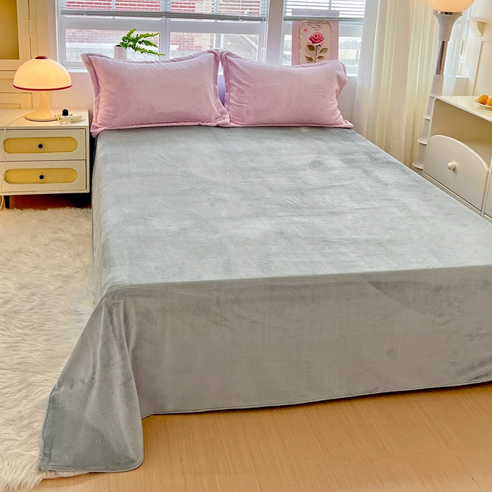 91家纺网 家纺一手货源 找家纺 富馨莱 2025新款牛奶绒纯色双拼被套 双拼糯紫+绅士灰