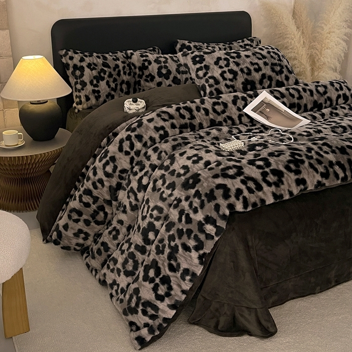 91家纺网 家纺一手货源 找家纺 铠畅家纺 2025新款美拉德风格兔毛绒床单四件套 美拉德-豹纹灰