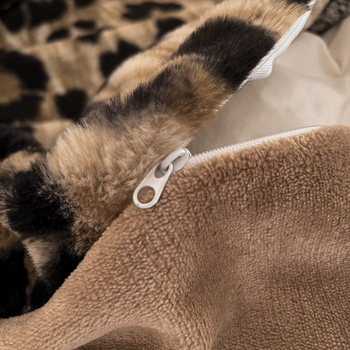 91家纺网 家纺一手货源 找家纺 铠畅家纺 2025新款美拉德风格兔毛绒床单四件套 美拉德-豹紋咖