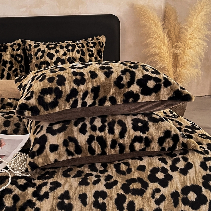 91家纺网 家纺一手货源 找家纺 铠畅家纺 2025新款美拉德风格兔毛绒床单四件套 美拉德-豹紋咖