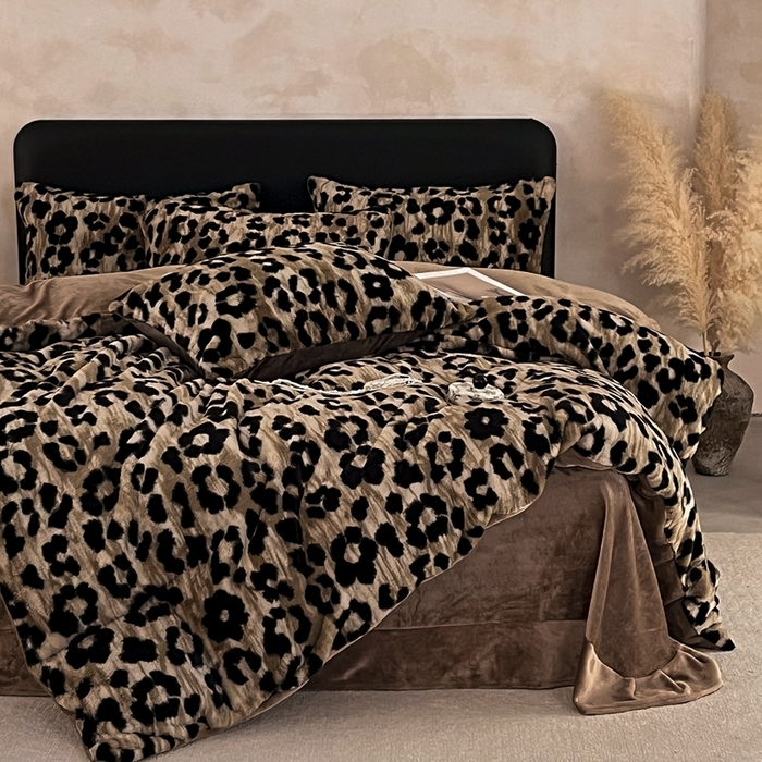 91家纺网 家纺一手货源 找家纺 铠畅家纺 2025新款美拉德风格兔毛绒床单四件套 美拉德-豹紋咖