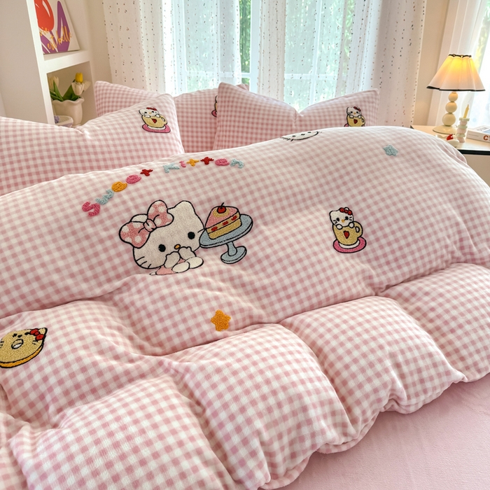 91家纺网 家纺一手货源 找家纺 恋佳居 2025新款卡通毛巾绣牛奶绒绣花四件套 甜品时光