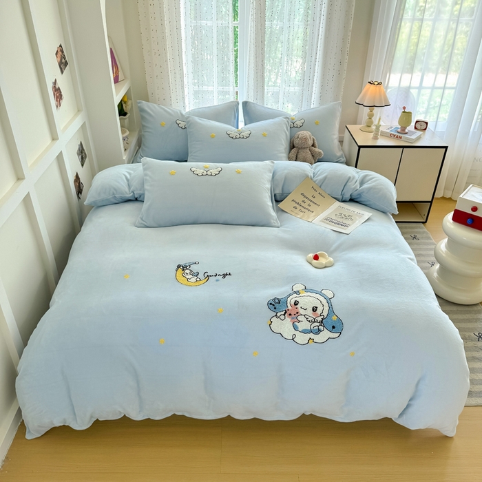 91家纺网 家纺一手货源 找家纺 恋佳居 2025新款卡通毛巾绣牛奶绒绣花四件套 月亮天使